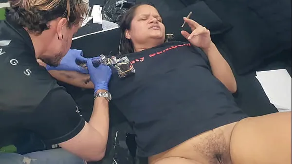 Show My wife offers to Tattoo Pervert her pussy in exchange for the tattoo. German Tattoo Artist - Gatopg2019 fresh Videos
