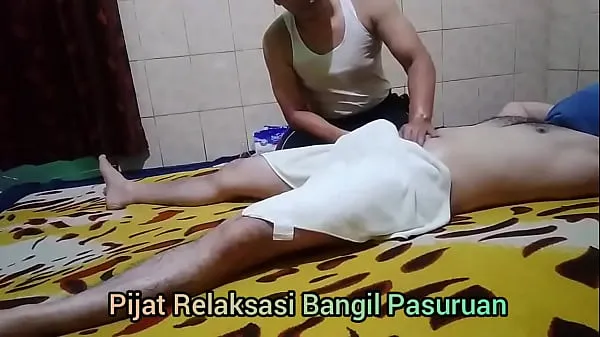 Hetero-Mann wird bei Thai-Massage hartneue Videos anzeigen