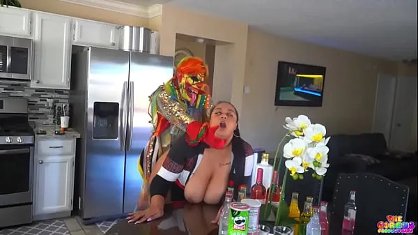 Zobraziť nové videá (Cheating BBW neighbor gets fucked by a clown)