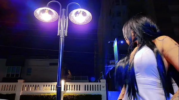 Mostrar Exhibiéndome en público en nochevieja, quítame las bragas - SEXDOLL 520 vídeos nuevos