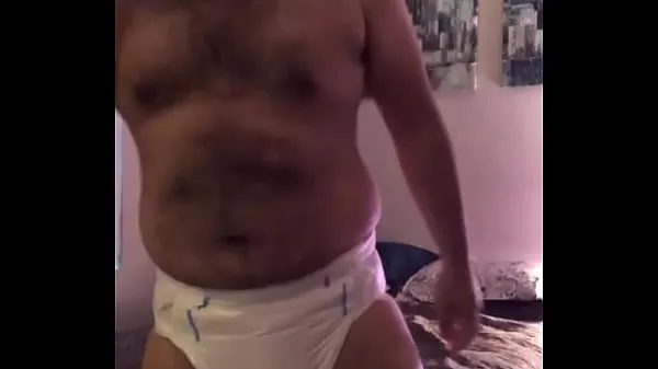 Mostrar Stargazerabdl changes his adult diaper vídeos recentes