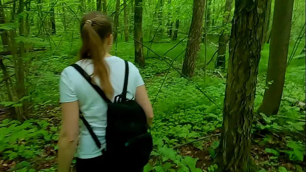 Mädchen geht in einem süßen Outfit mit einem Klassenkameraden nach der Schule spazieren! Babe will ihm gefallen! Sie nahm seinen Schwanz heraus und fing an zu wichsen! Es waren Leute unterwegsneue Videos anzeigen