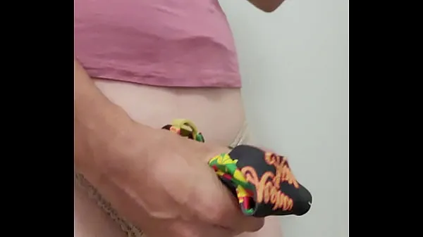 Näytä Wearing mommas clothes and Cumming in daughter's tiny bikini tuoretta videota