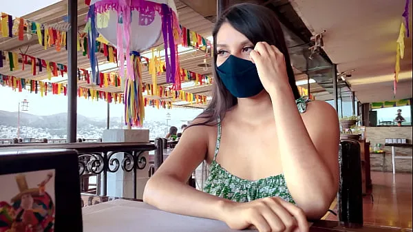 Zobraziť nové videá (Mexican Teen Waiting for her Boyfriend at restaurant - MONEY for SEX)