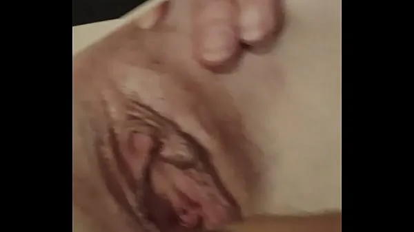 새로운 비디오 I'm tributing my friend by rubbing my cock on her pussy until my cum sloots out 보여주세요