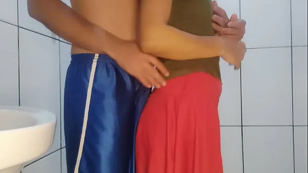 Tunjukkan fucking the hot cleaning lady in the bathroom Video baharu