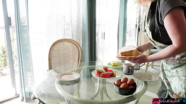 Näytä Stepmom helps stepson cum at the breakfast table tuoretta videota