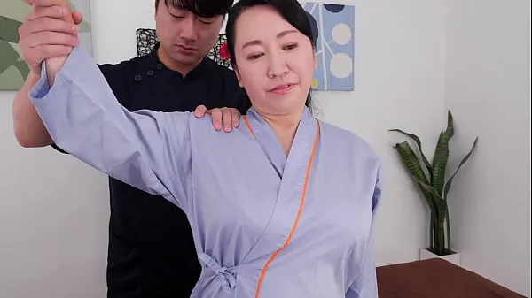 A Big Boobs Chiropractic Clinic That Makes Aunts Go Crazy With Her Exquisite Breast Massage Yuko Ashikawa 個の新鮮な動画を表示