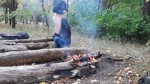 Mundfick und Sperma im Mund meiner Freundin im dunklen Wald - Mädchen fliegen zum Orgasmusneue Videos anzeigen