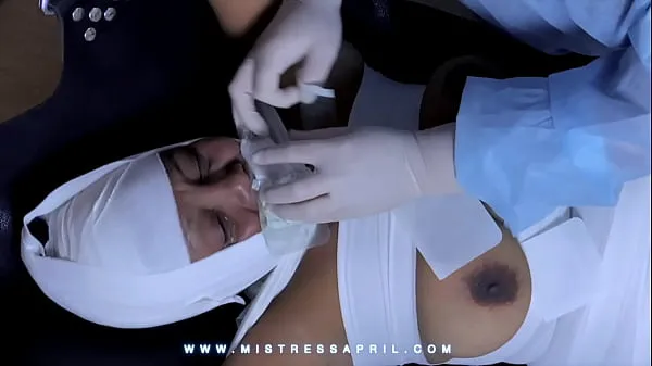 عرض Dominatrix Mistress April - Surgical Pussy sewing part 1 مقاطع فيديو حديثة