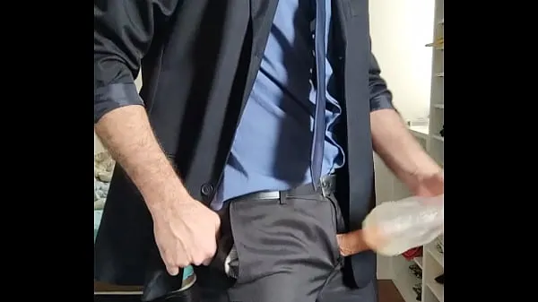 Still in Suit After Work Fucking Fleshlight friss videó megjelenítése