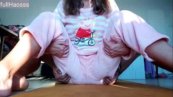 Afficher ma demi-soeur maigre comme si je taquinais de petits seins en pyjama et chatte humide (anal et sperme dans le cul nouvelles vidéos