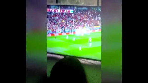 Afficher Je baise la mère de mon ami pendant que nous regardons le match du Portugal contre l'Uruguay 2-0 comme c'est délicieux nouvelles vidéos