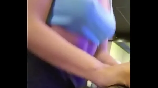 Εμφάνιση CATTLE WITH BREASTS WITHOUT A BRA AT THE GYM φρέσκων βίντεο