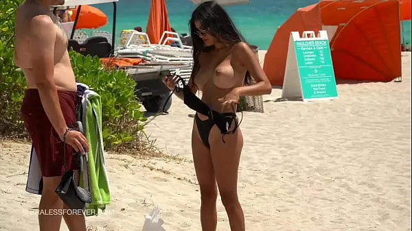 새로운 비디오 Huge boob hotwife at the beach 보여주세요