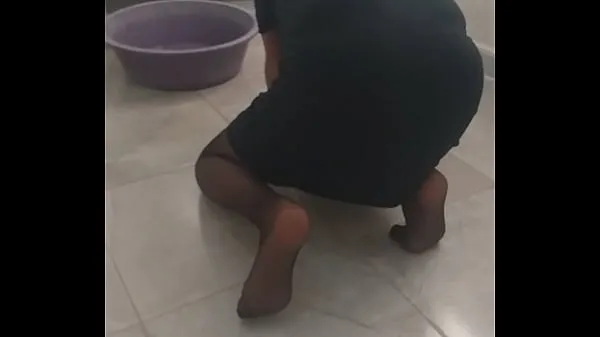 My turbaned stepmother wipes the floor with her sexy socks تازہ ویڈیوز دکھائیں