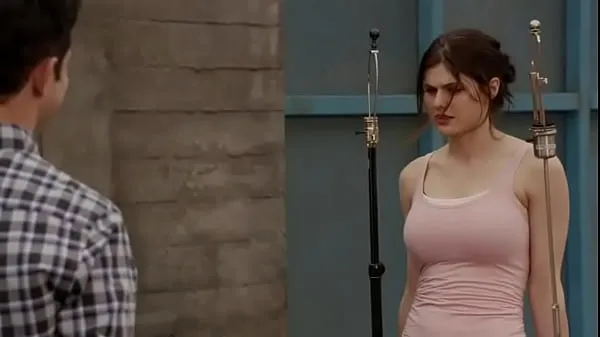 Zobrazit Alexandra Daddario - New Girl nových videí