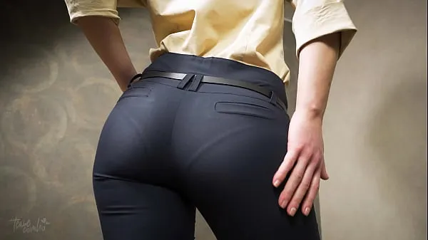 Afficher Véritable amateur dans un pantalon de bureau super serré montrant une ligne de culotte visible nouvelles vidéos