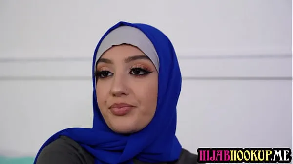 Mostrar HijabHookup.Me - Bumbum em forma de bolha jovem muçulmana do Oriente Médio precisava ser animada com pau vídeos recentes