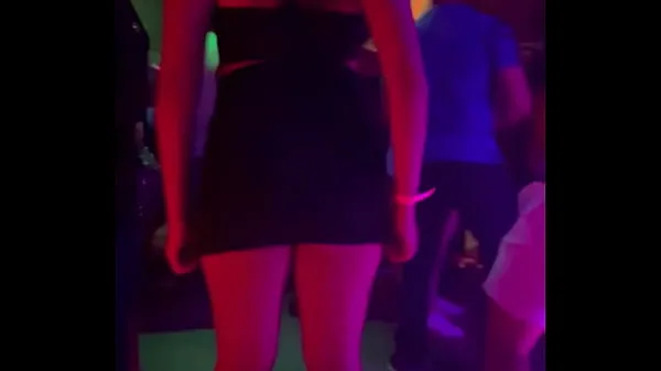 Zobrazit My wife, wearing a very short mini skirt dancing in a club in Uberlândia and showing her ass nových videí