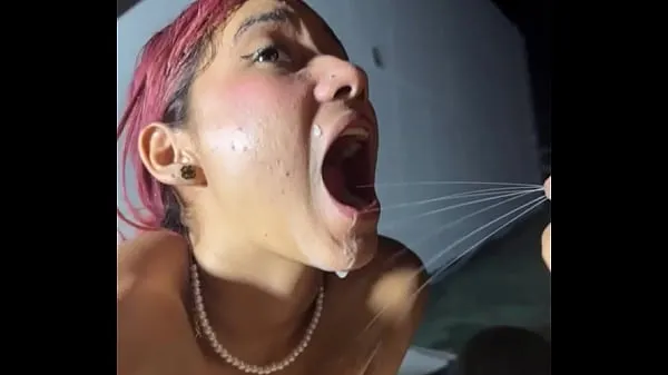 RICAS COLOMBIANAS CHUPANDO squirt y leche Yeni Videoyu göster