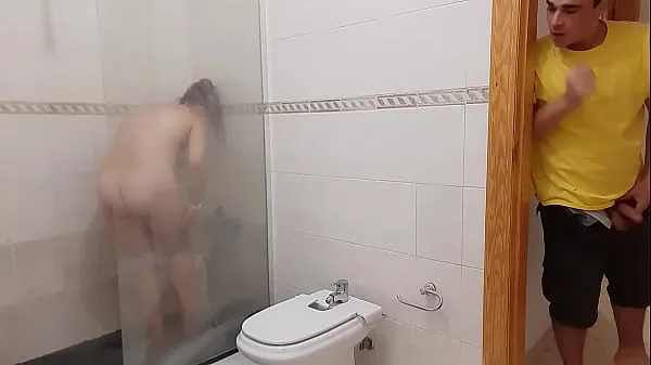 ぽっちゃり継母が裸でシャワー中に捕まり、義理の息子のチンポも欲しがる 個の新鮮な動画を表示