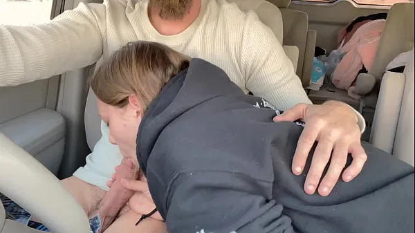 Visa Wife Fucked in the Backseat After Road Head färska videor
