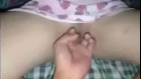 Fucking the pussy of a local girl with a beautiful clit until he cums inside her pussy until the clit is wet and extremely thrilling Yeni Videoyu göster