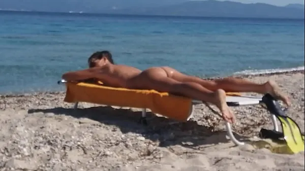 Afficher Exhibitionnisme de drones sur une plage nudiste nouvelles vidéos