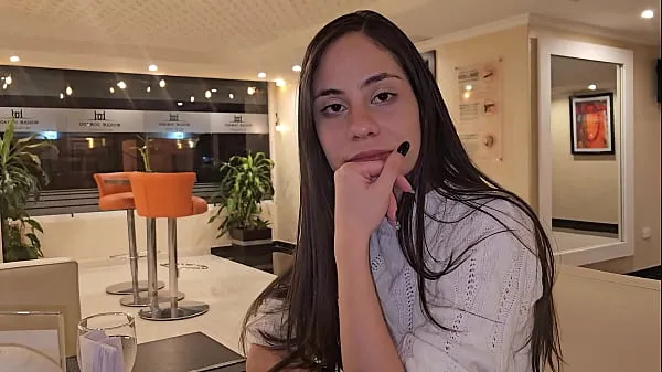 Toon I meet an old friend at a hotel and she invites me to her room nieuwe video's