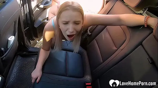 عرض Gorgeous cutie gets pounded on the backseat مقاطع فيديو حديثة